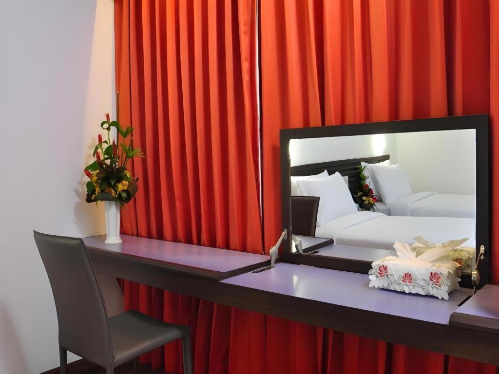 The Color Hotel Хатъяй Экстерьер фото