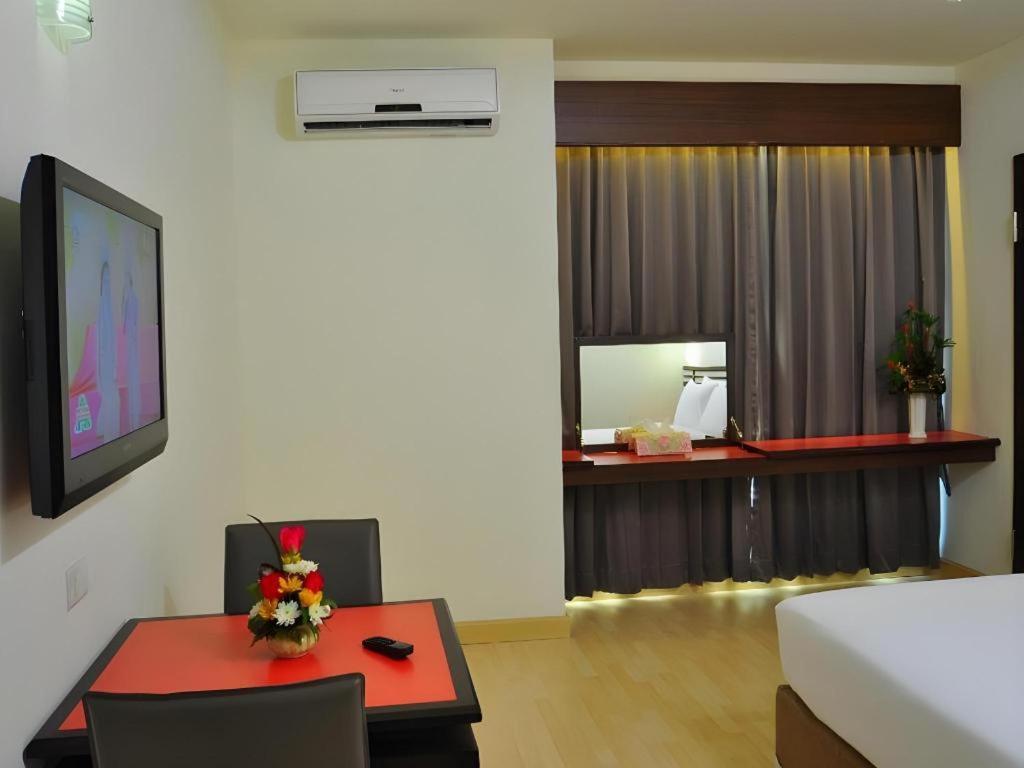 The Color Hotel Хатъяй Экстерьер фото
