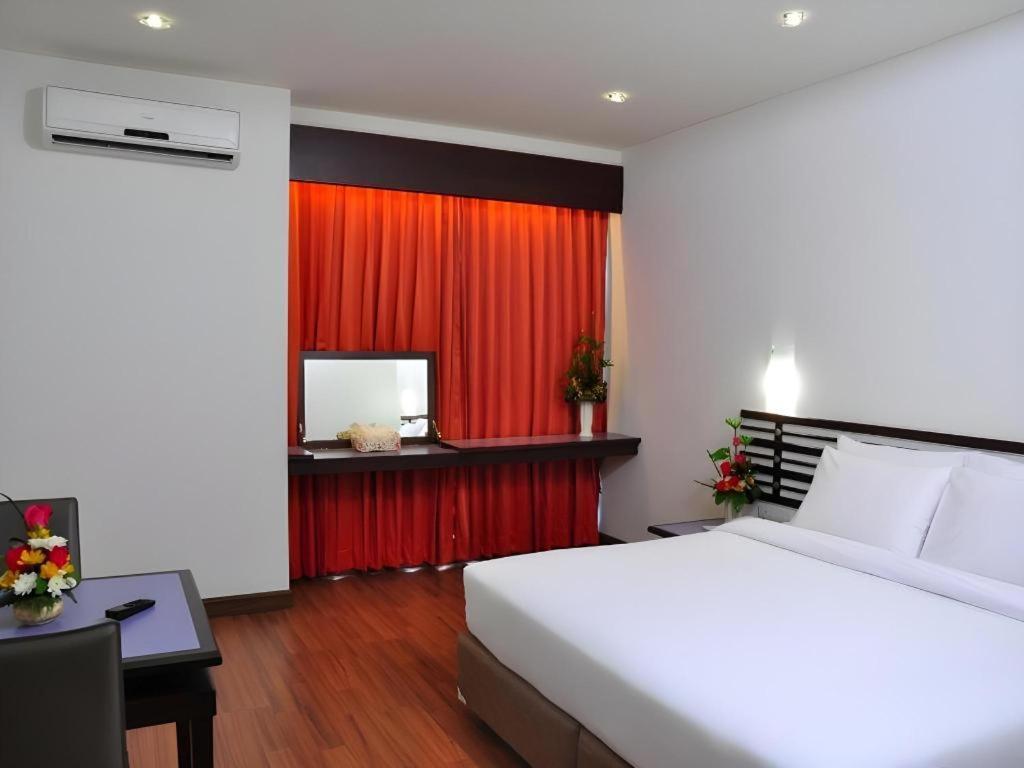 The Color Hotel Хатъяй Экстерьер фото
