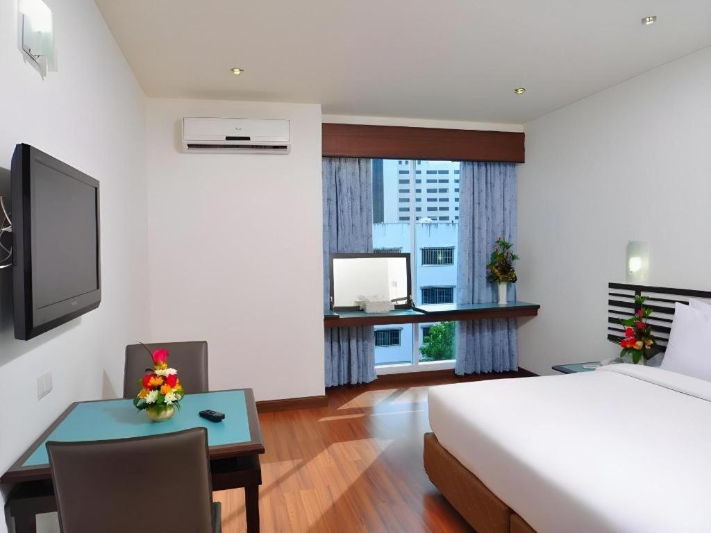 The Color Hotel Хатъяй Экстерьер фото