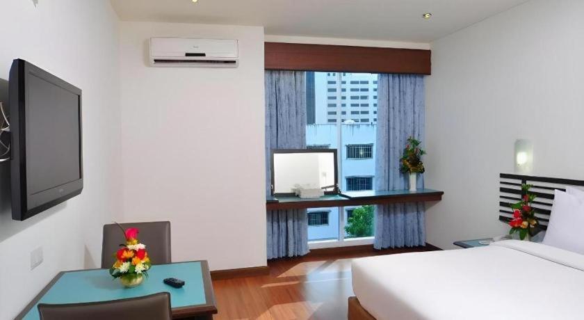 The Color Hotel Хатъяй Экстерьер фото
