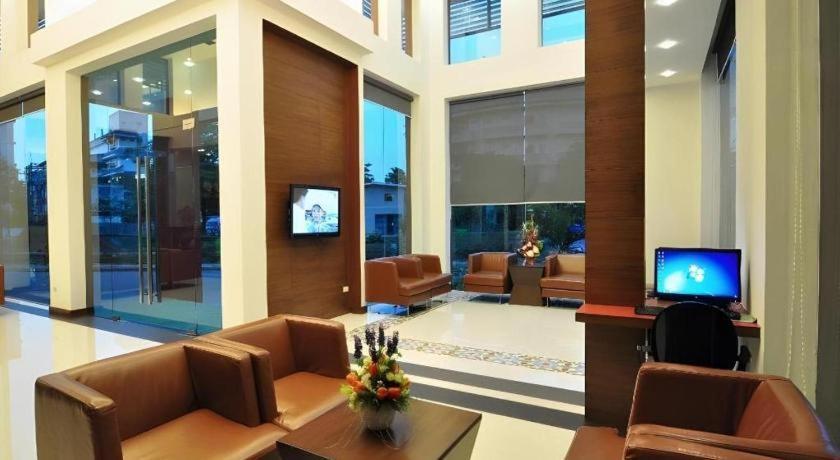 The Color Hotel Хатъяй Экстерьер фото