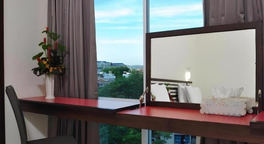 The Color Hotel Хатъяй Экстерьер фото