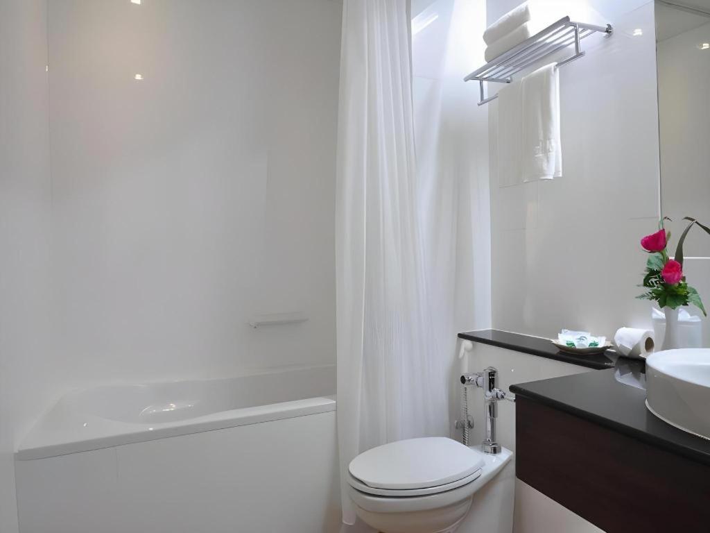 The Color Hotel Хатъяй Экстерьер фото