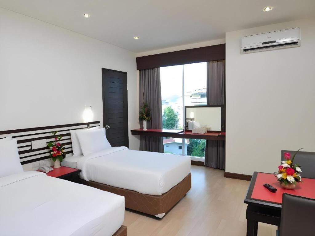 The Color Hotel Хатъяй Экстерьер фото